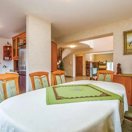 Lux Apartman Leo