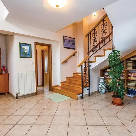 Διαμέρισμα Lux Apartman Leo Kostrena
